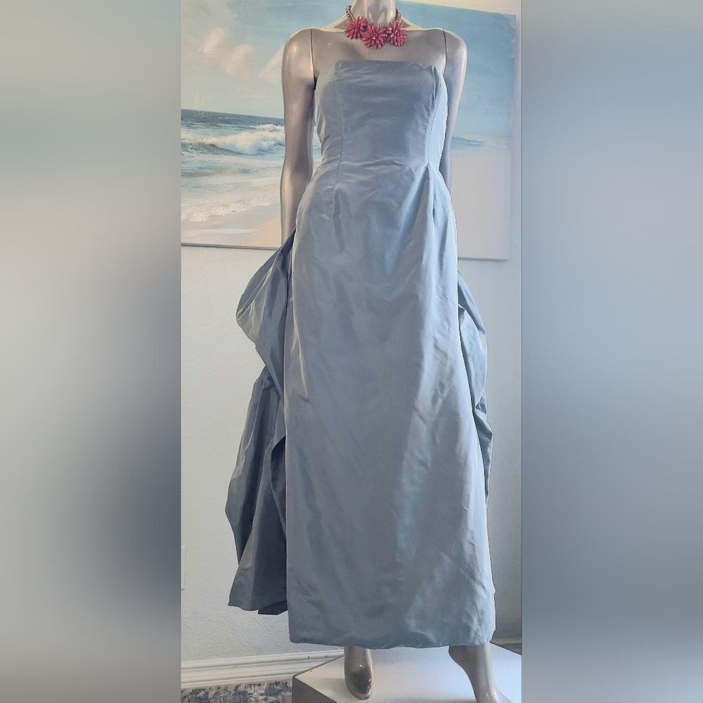 $6,000 OSCAR DE LA RENTA LIGHT BLUE DRAPED SILK GOWN US M